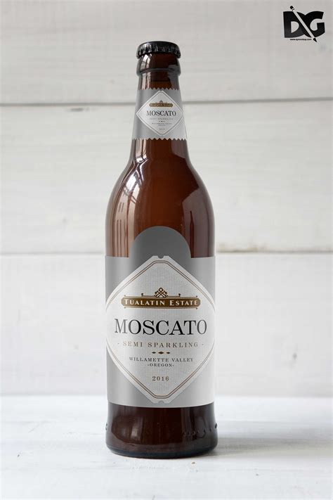 Beer Label Mockup&nbsp;Free